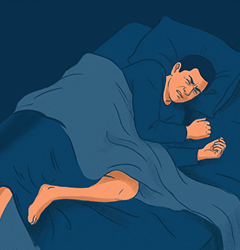 Homme dans son lit montrant des signes d'agitation et d'inconfort durant son sommeil.